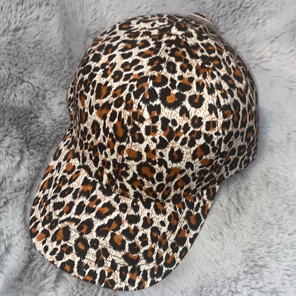 Leaopard Print Hat - Picture 4 of 5
